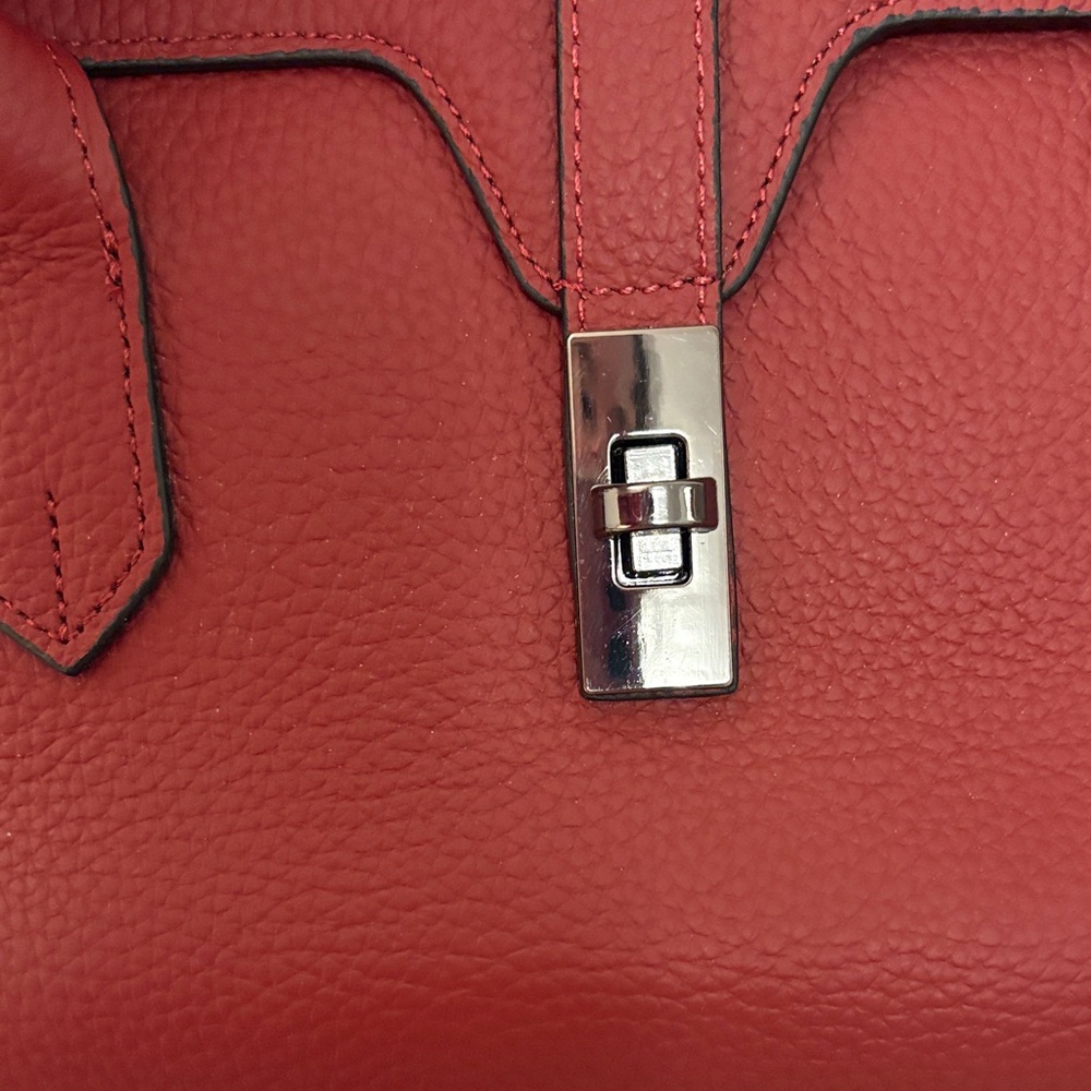 Chic Red Satchel Bag with Two Crossbody Straps - Picture 4 of 8